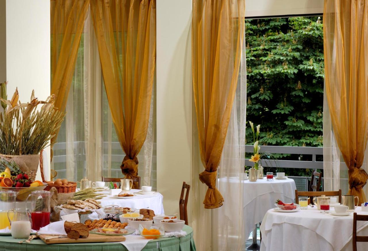 Rizzi Aquacharme Hotel & Spa Darfo Boario Terme Nhà hàng bức ảnh
